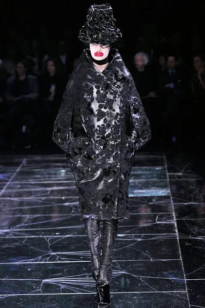 Look 28